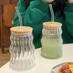 Wavy-Ribbed Amber Glass Drink Tumblers with Bamboo Lids and Straws - IDEALSTORES
